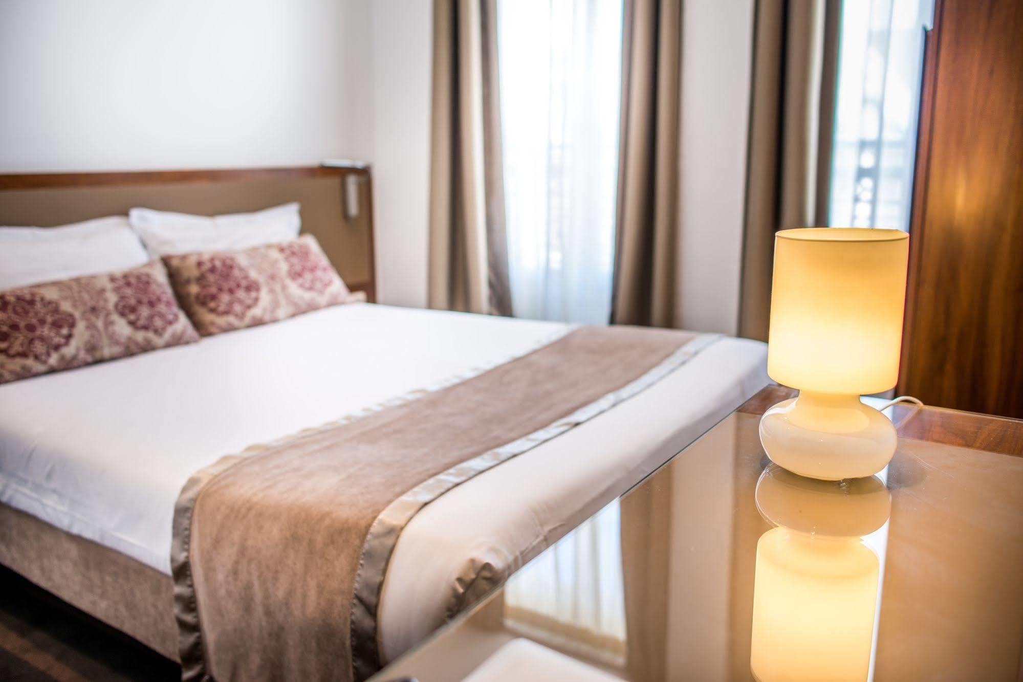Art Hotel Congres Париж Экстерьер фото